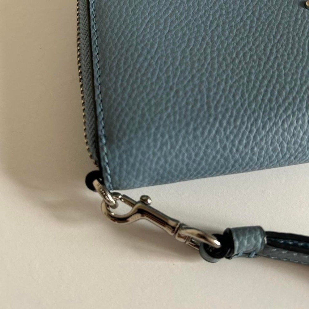 Coach Accordion Zip Light Blue Pebbled Leather Wristlet Wallet Excellent - Picture 4 of 4